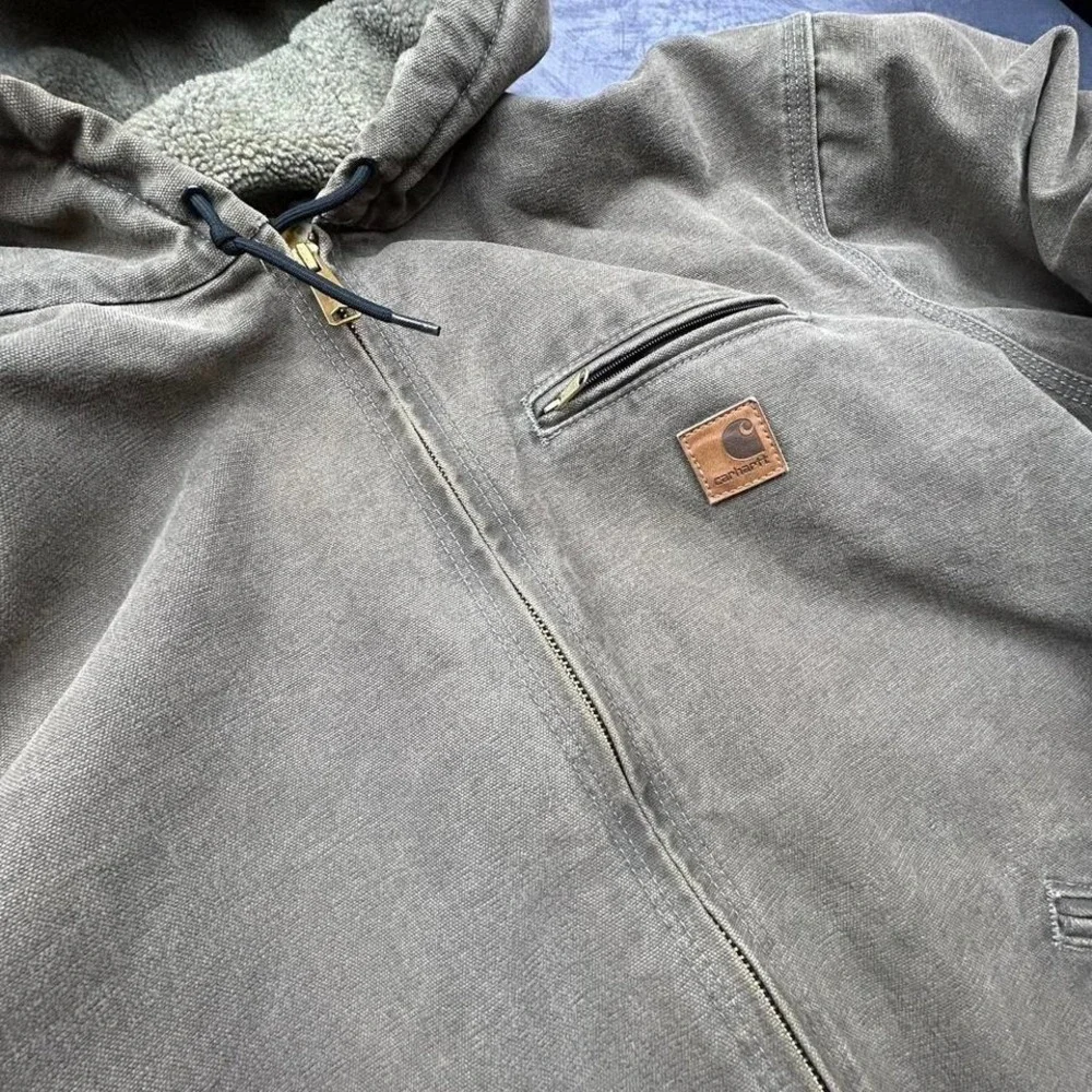 faded brown olive green insulated fleeced Carhartt jacket winter‎ workwear